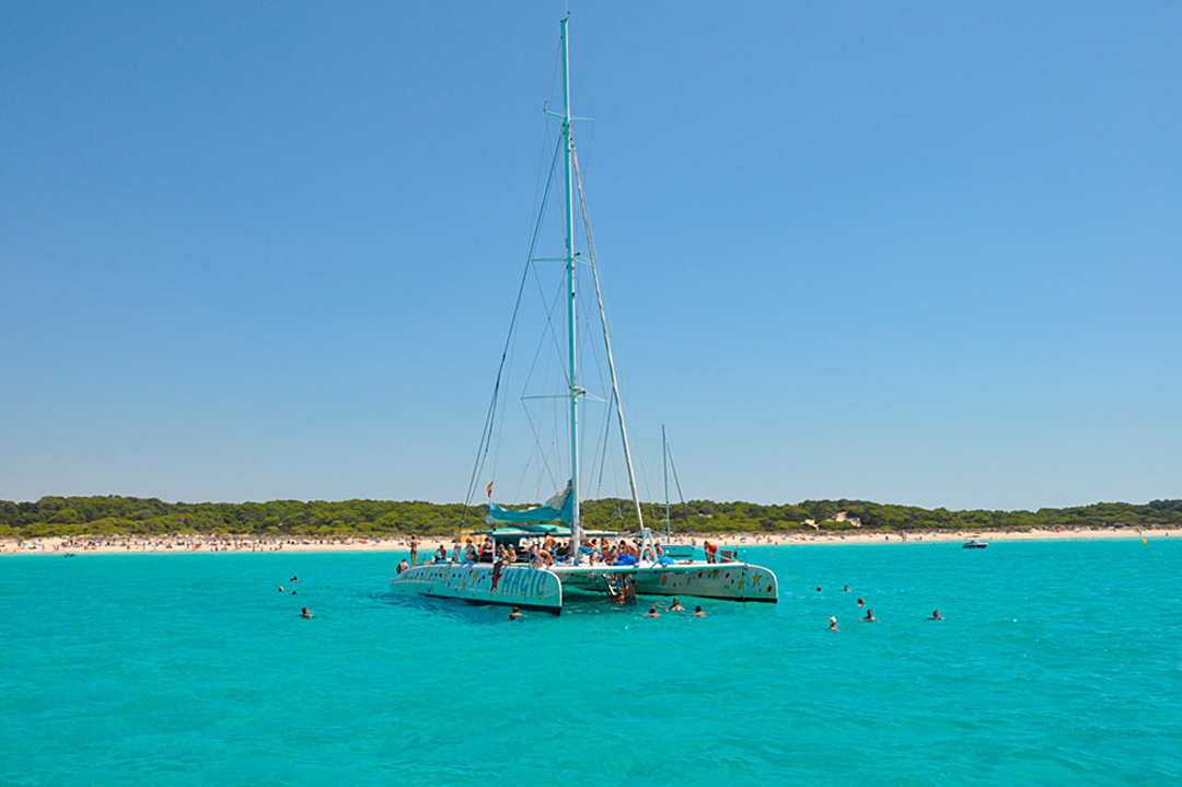 Catamaran Magic vers Es Trenc